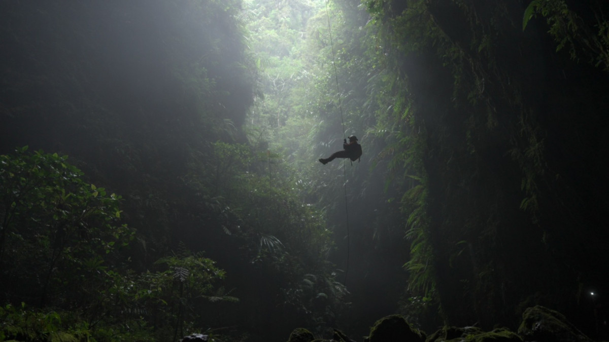 Laurent et Sergio explorent et photographient l'amont de Ralapusa