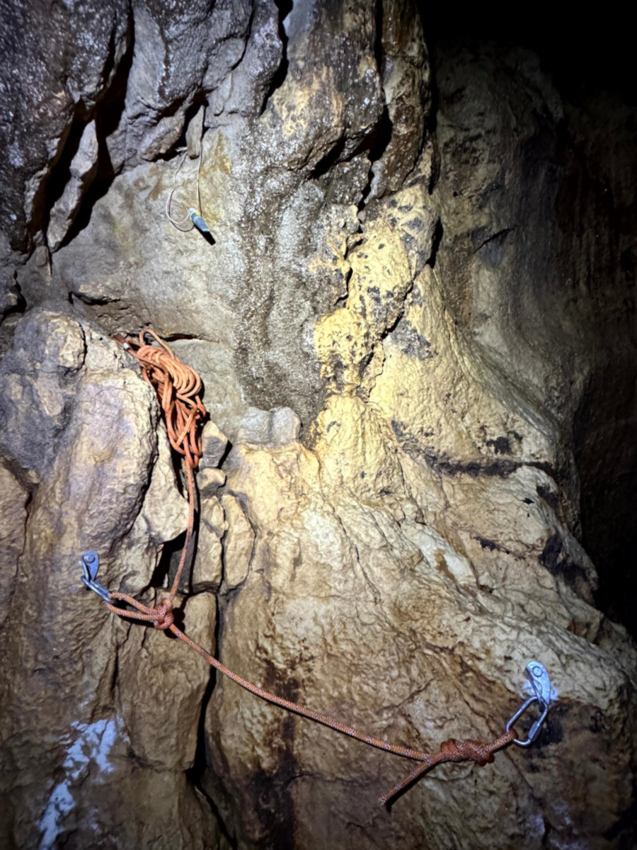 Katia rééquipe pour préserver les cordes fournies par notre partenaire Courant.