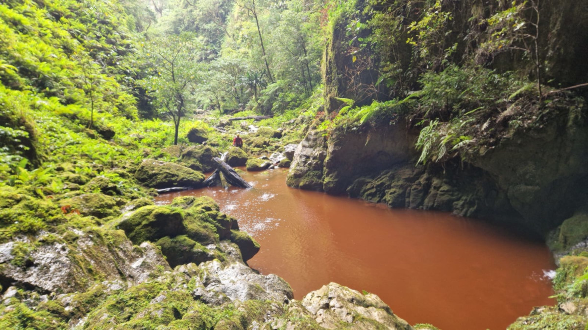 Coloration dans le système Valngau-Ralapusa