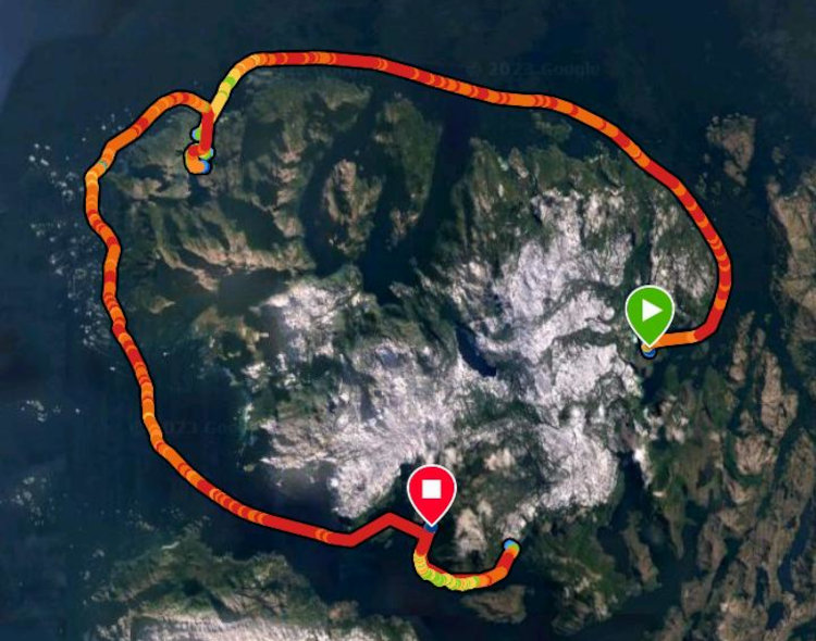 Vue sur la trace GPS faite depuis le Seno Egg (marqueur vert) vers la base de vie du Seno Barros Luco (marqueur rouge).<br>Le cheminement pris suit la bordure cotière.