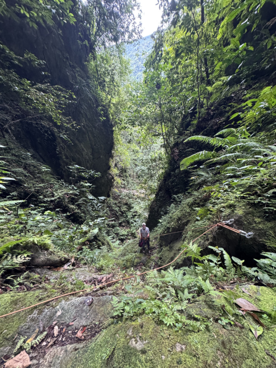 Descente du canyon situé sous le camp 2