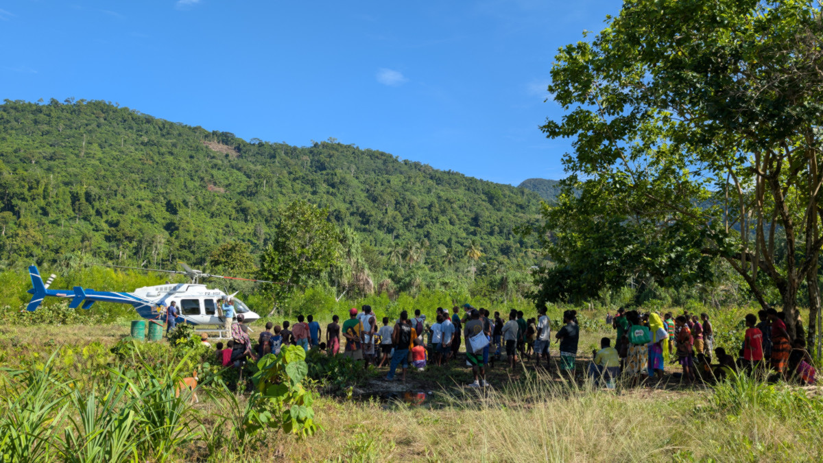 La danse des hélicoptères, le grand spectacle du jour à Galuwé
