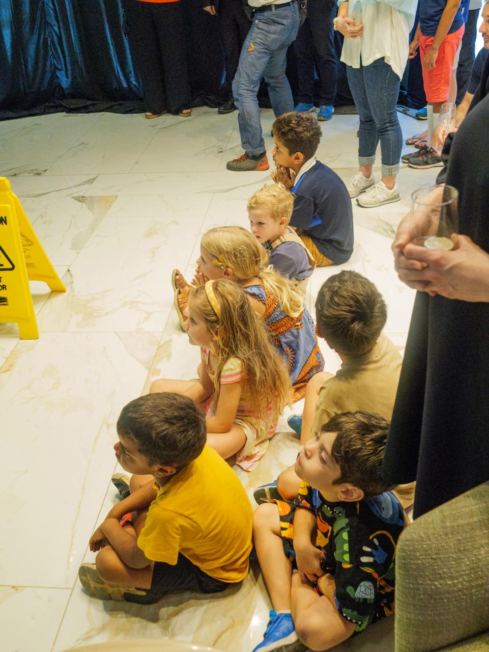 Parmi le public présent, les élèves de l'école de la Mission Française Laïque Française.