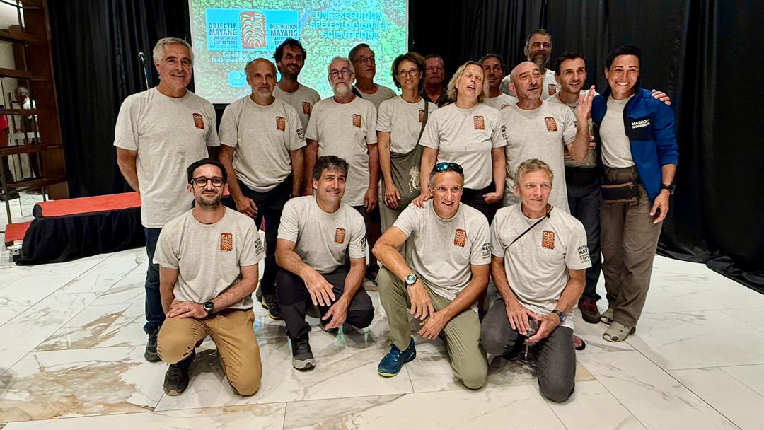 Les membres de l'expédition du deuxième mois.